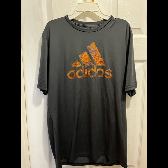 Adidas T-Shirt - Picture 1 of 2